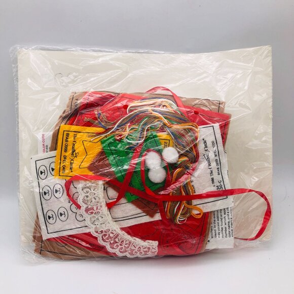 The Creative Circle 2334 Tiny Teddies Felt Stitchery Kit Bear Ornaments Vtg 80s - Picture 6 of 6